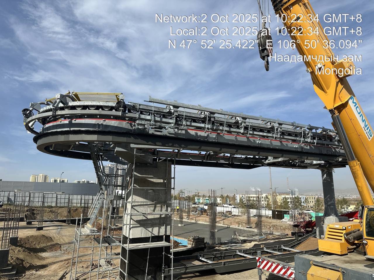 Улаанбаатар хотод Яармагаас – Хархорин чиглэлд баригдаж буй бөгөөд хоёр буудлын барилга, тулгуур баганын суурилуулалт үргэлжилж байна